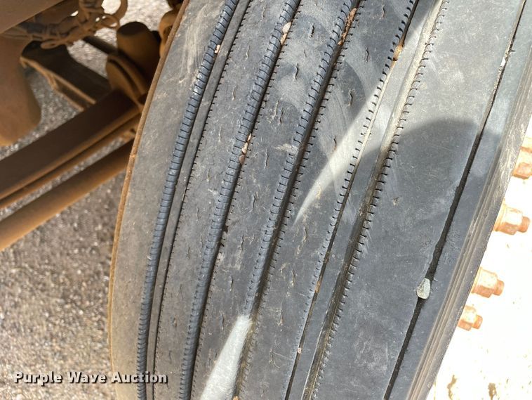 image for item DN5067 2005 Kenworth T800  semi truck