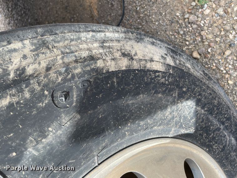 image for item DN5067 2005 Kenworth T800  semi truck