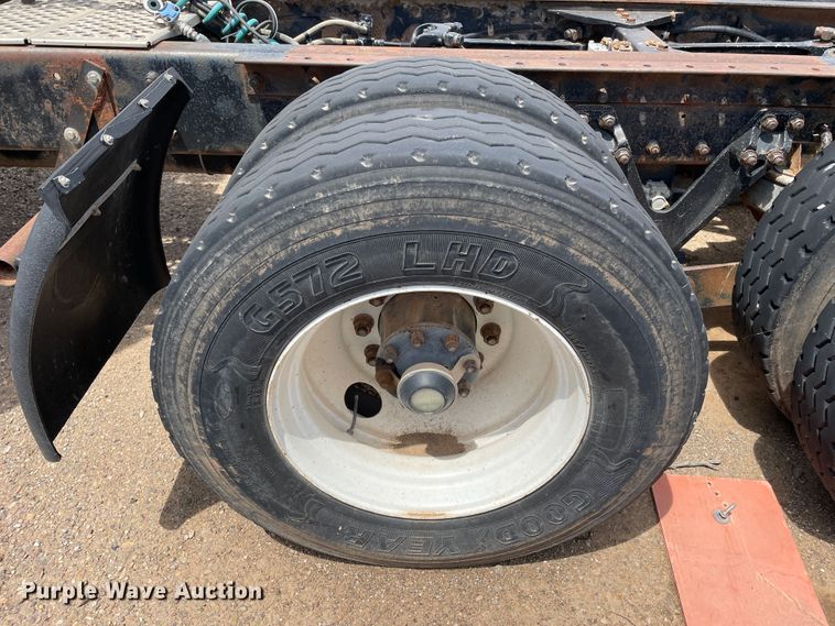 image for item DN5067 2005 Kenworth T800  semi truck