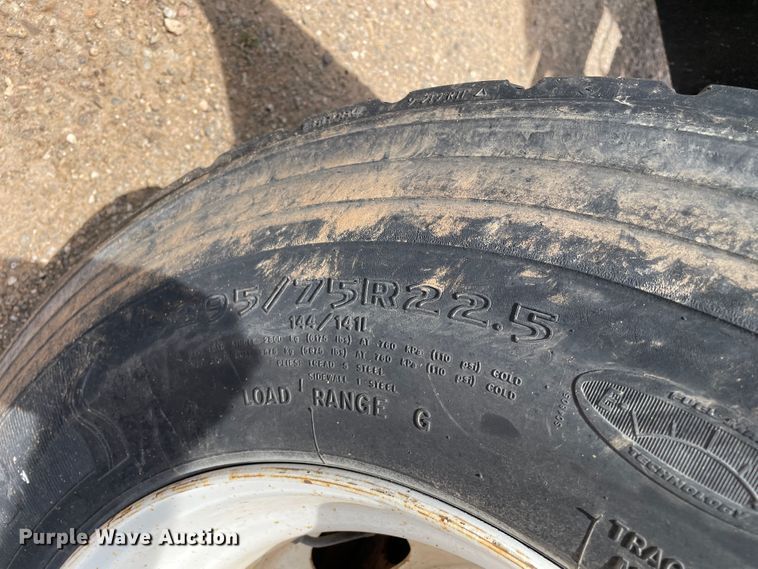 image for item DN5067 2005 Kenworth T800  semi truck