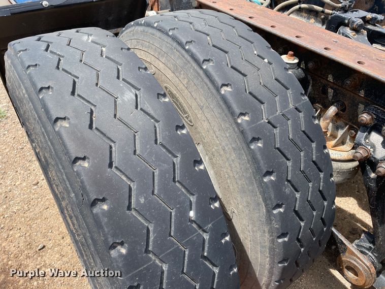 image for item DN5067 2005 Kenworth T800  semi truck