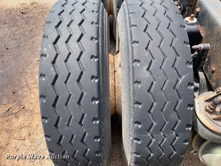 image for item DN5067 2005 Kenworth T800  semi truck