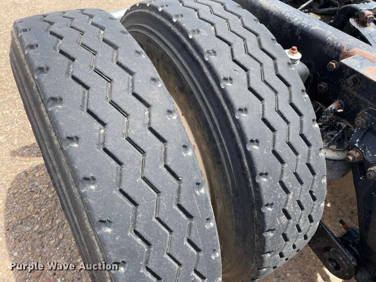 image for item DN5067 2005 Kenworth T800  semi truck