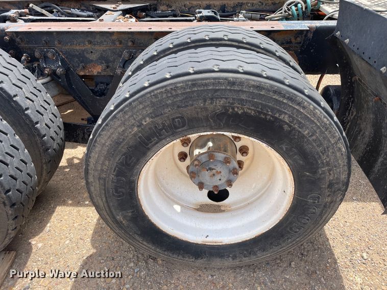 image for item DN5067 2005 Kenworth T800  semi truck