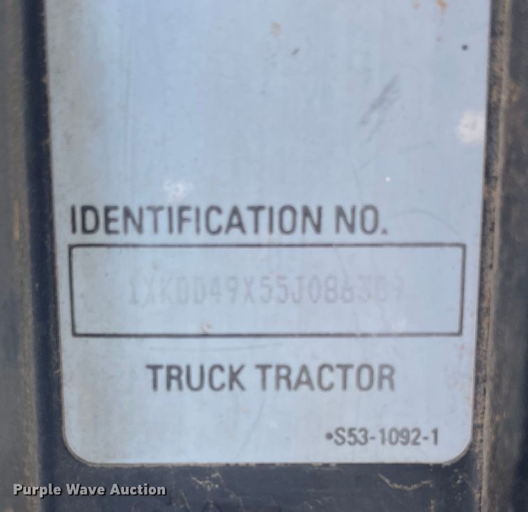 image for item DN5067 2005 Kenworth T800  semi truck