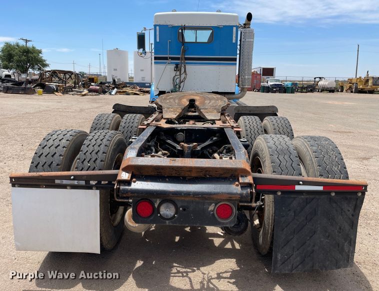 image for item DN5068 2001 Kenworth T800  semi truck