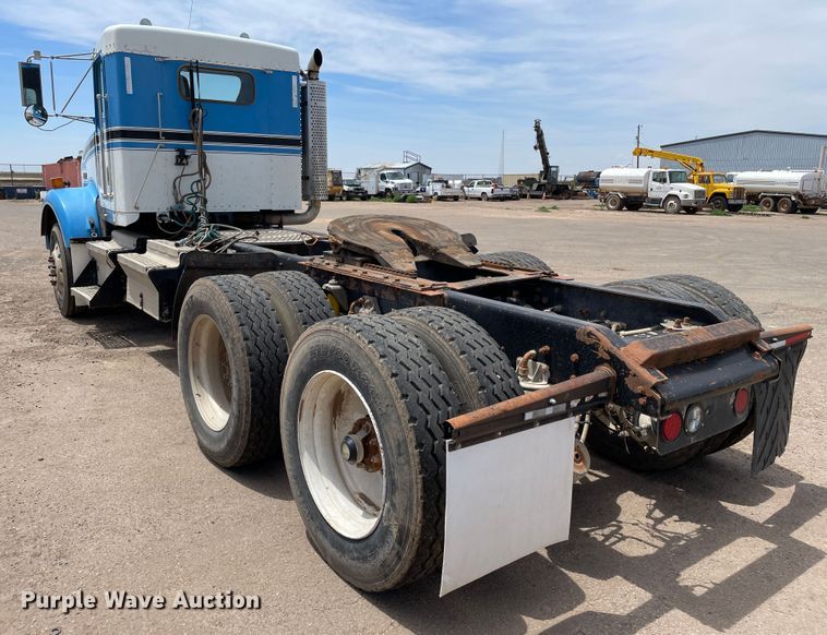 image for item DN5068 2001 Kenworth T800  semi truck