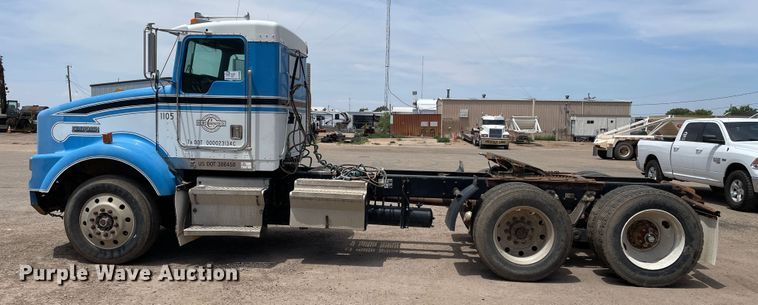 image for item DN5068 2001 Kenworth T800  semi truck