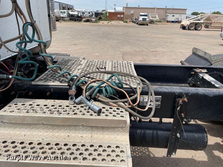 image for item DN5068 2001 Kenworth T800  semi truck