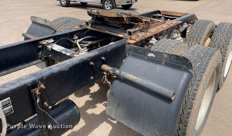 image for item DN5068 2001 Kenworth T800  semi truck