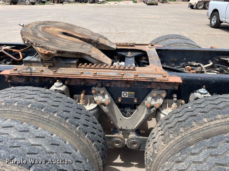 image for item DN5068 2001 Kenworth T800  semi truck