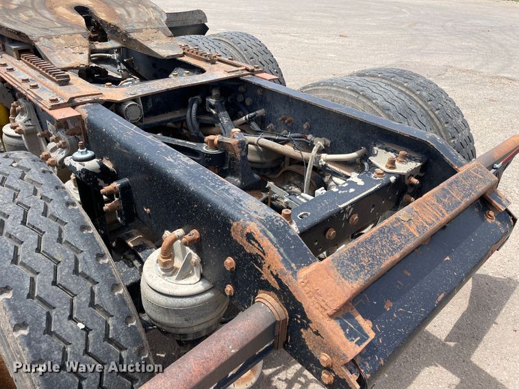 image for item DN5068 2001 Kenworth T800  semi truck