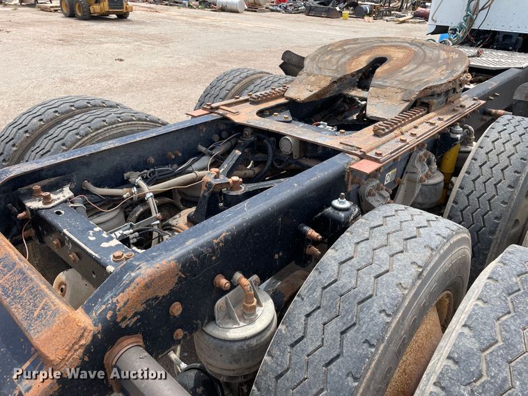 image for item DN5068 2001 Kenworth T800  semi truck