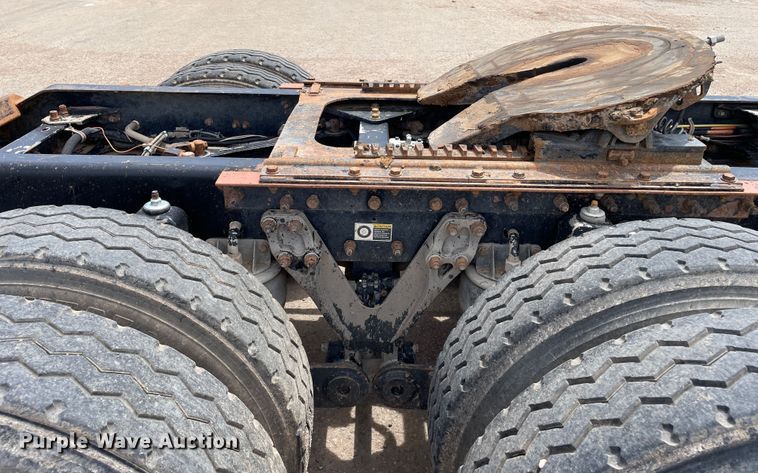 image for item DN5068 2001 Kenworth T800  semi truck