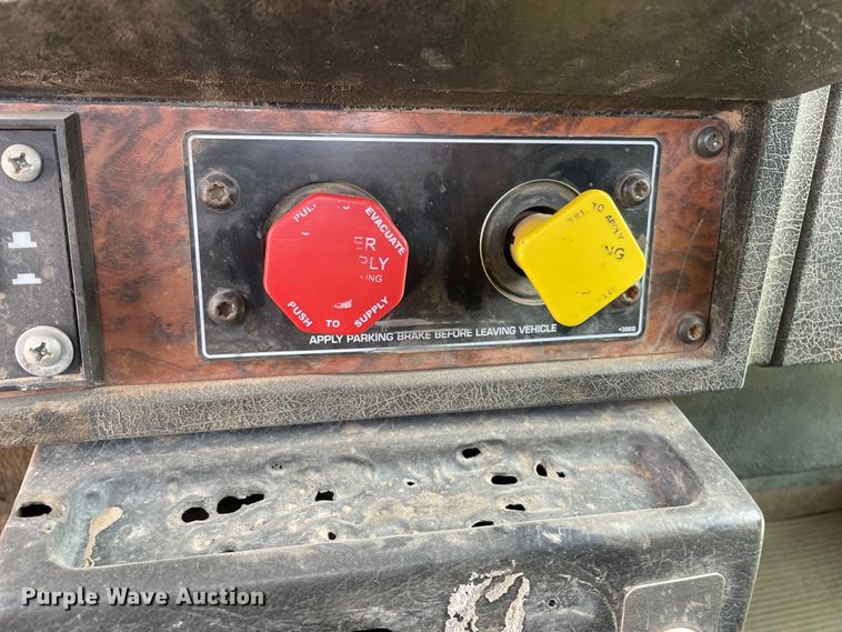 image for item DN5068 2001 Kenworth T800  semi truck