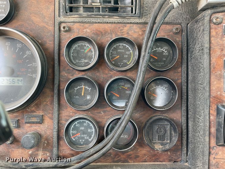 image for item DN5068 2001 Kenworth T800  semi truck