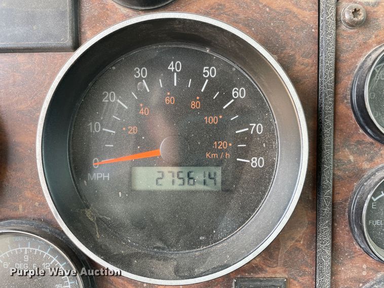 image for item DN5068 2001 Kenworth T800  semi truck