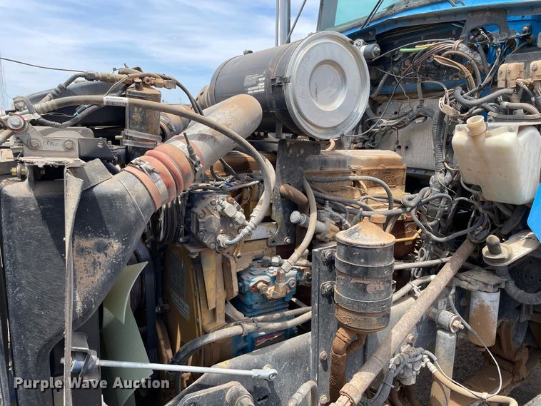 image for item DN5068 2001 Kenworth T800  semi truck