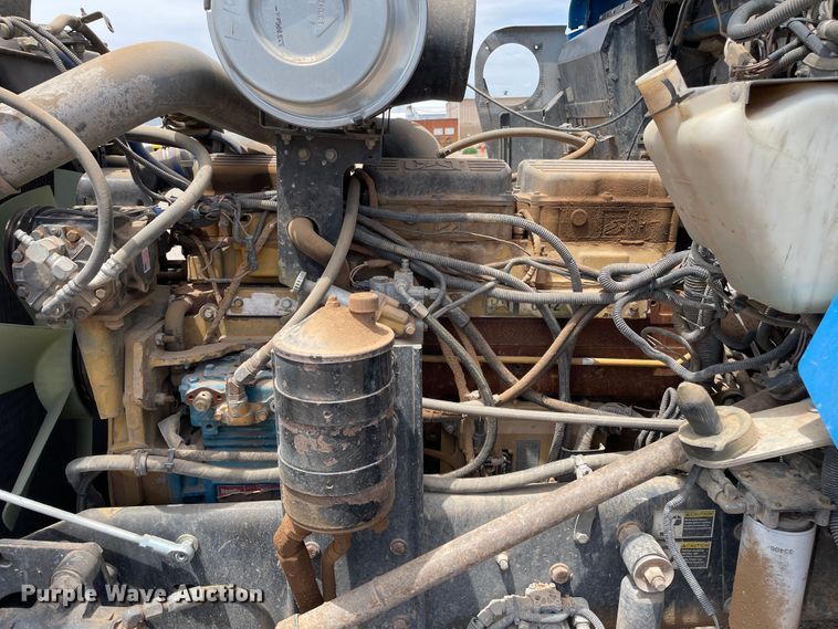 image for item DN5068 2001 Kenworth T800  semi truck