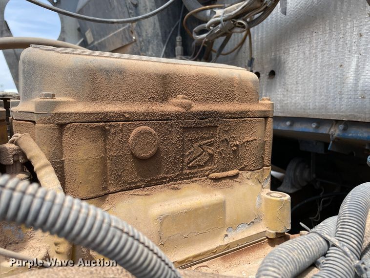 image for item DN5068 2001 Kenworth T800  semi truck