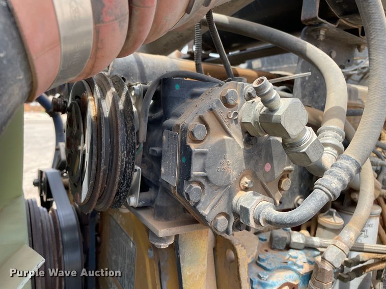 image for item DN5068 2001 Kenworth T800  semi truck