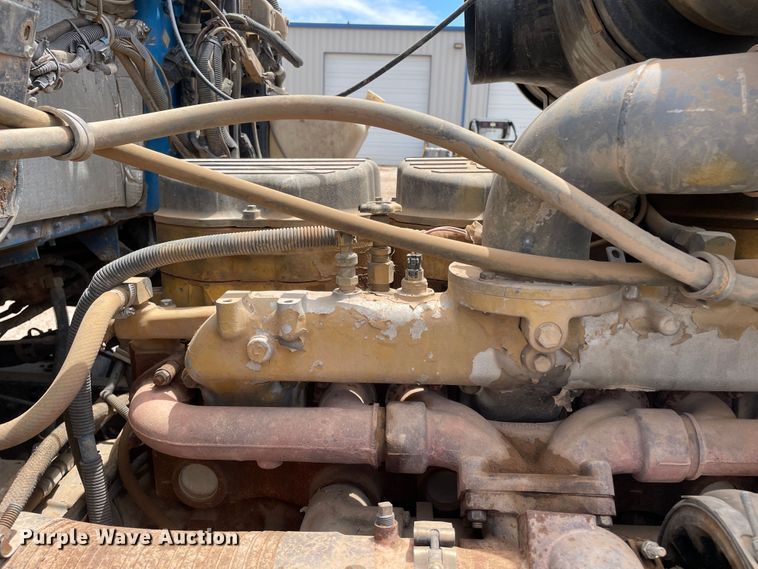 image for item DN5068 2001 Kenworth T800  semi truck