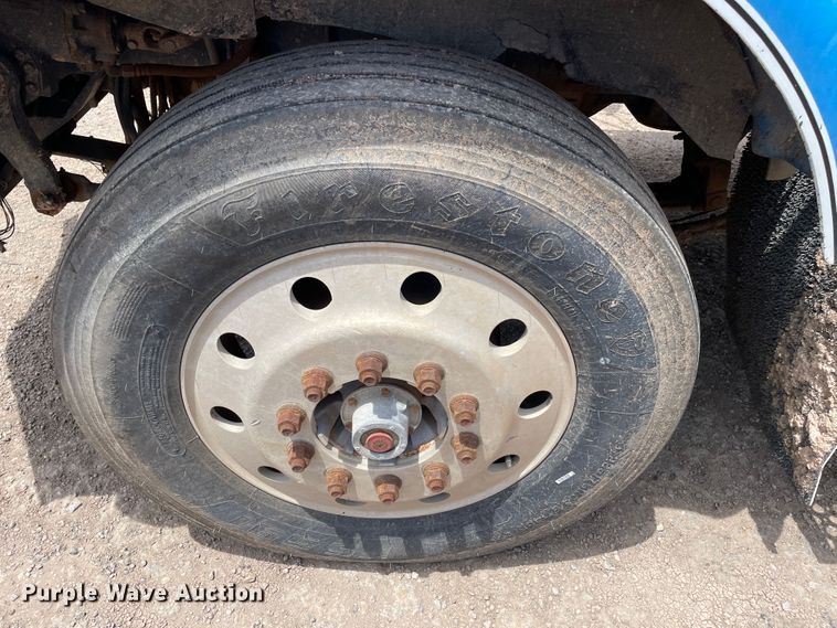 image for item DN5068 2001 Kenworth T800  semi truck