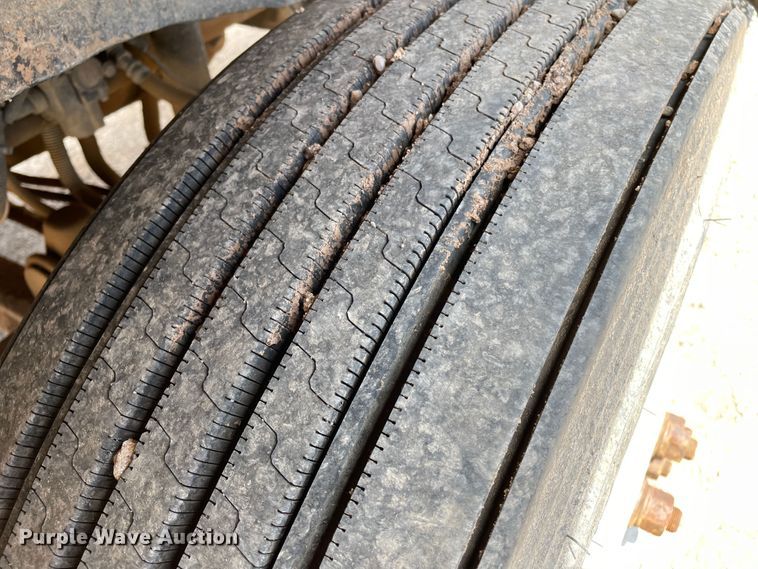 image for item DN5068 2001 Kenworth T800  semi truck