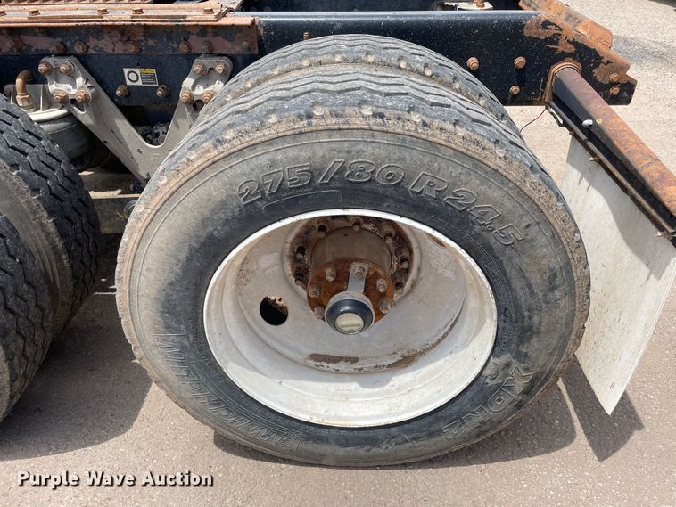 image for item DN5068 2001 Kenworth T800  semi truck