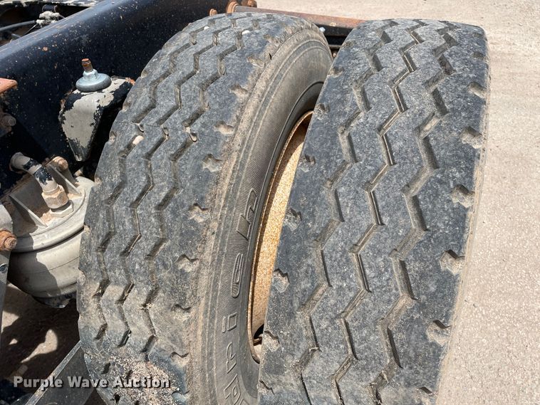 image for item DN5068 2001 Kenworth T800  semi truck