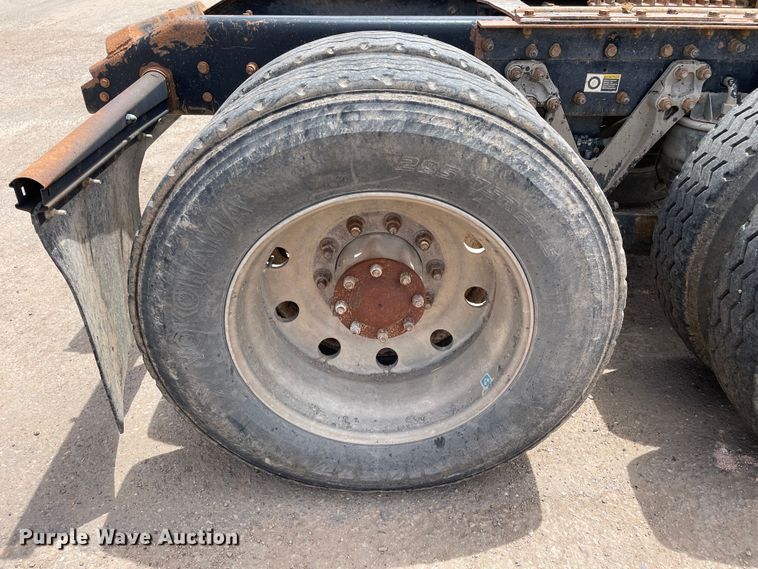 image for item DN5068 2001 Kenworth T800  semi truck