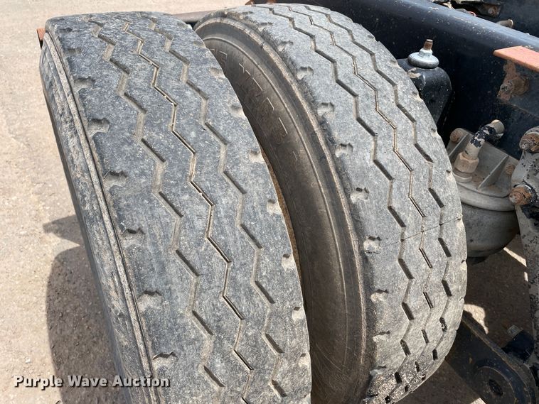 image for item DN5068 2001 Kenworth T800  semi truck