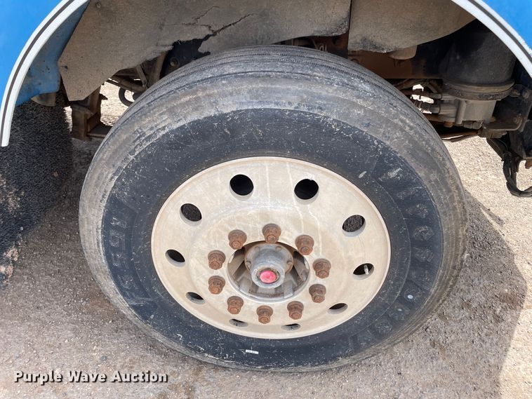 image for item DN5068 2001 Kenworth T800  semi truck