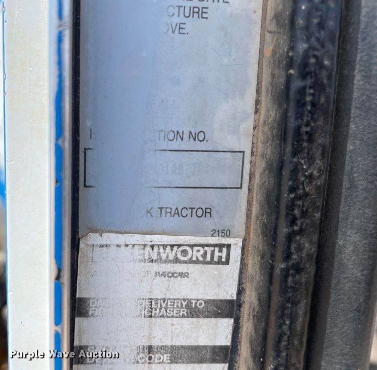 image for item DN5068 2001 Kenworth T800  semi truck