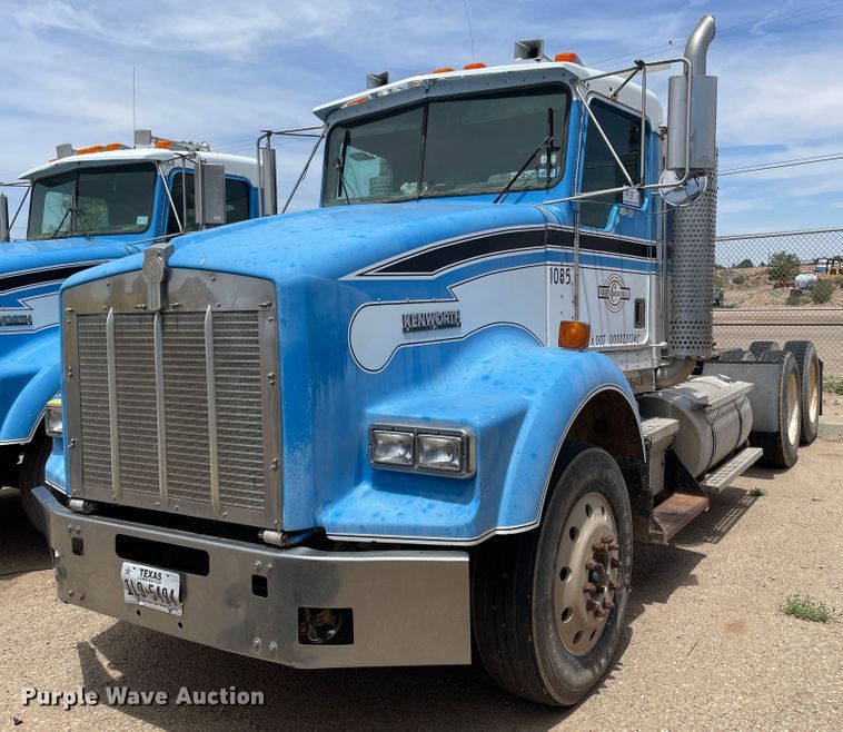 image for item DN5069 1998 Kenworth T800  semi truck