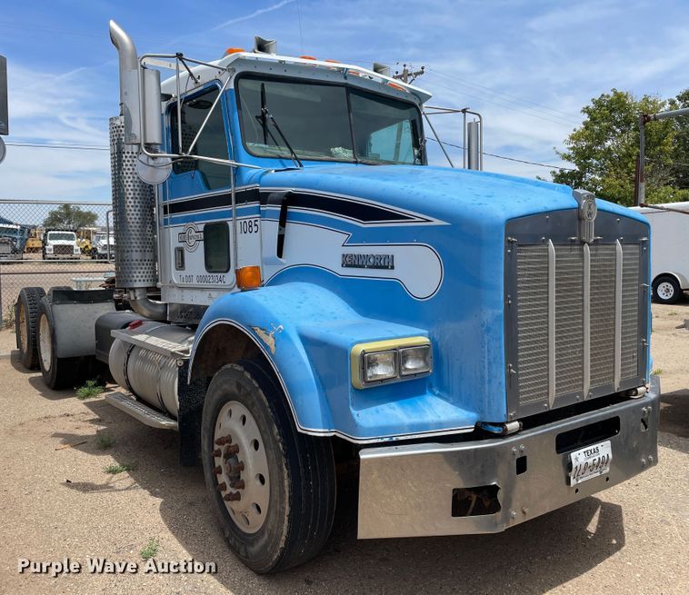 image for item DN5069 1998 Kenworth T800  semi truck