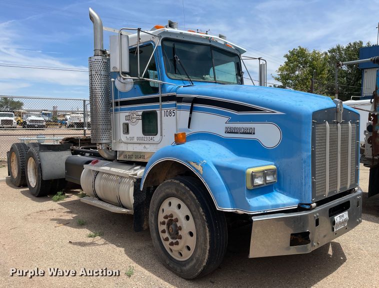 image for item DN5069 1998 Kenworth T800  semi truck