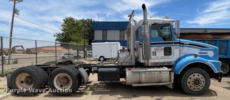 image for item DN5069 1998 Kenworth T800  semi truck