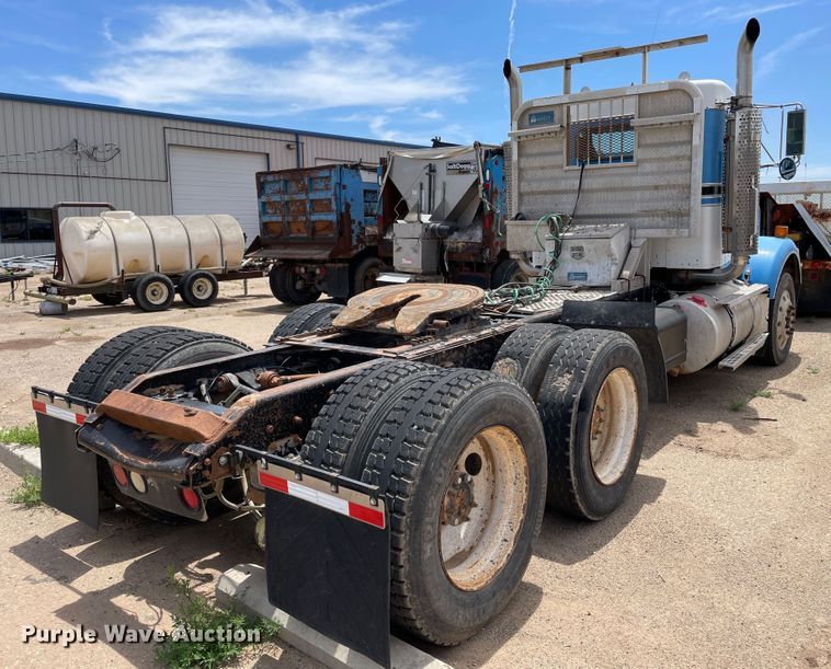 image for item DN5069 1998 Kenworth T800  semi truck