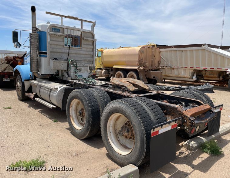 image for item DN5069 1998 Kenworth T800  semi truck