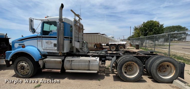 image for item DN5069 1998 Kenworth T800  semi truck