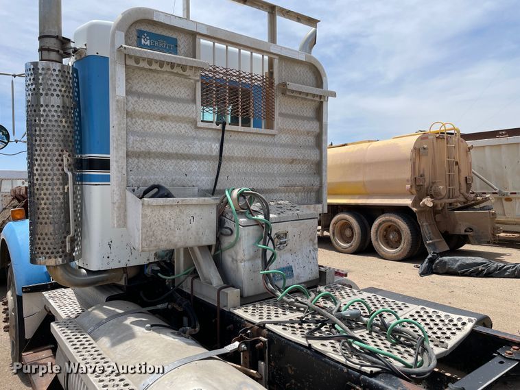 image for item DN5069 1998 Kenworth T800  semi truck