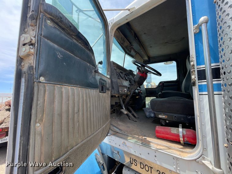 image for item DN5069 1998 Kenworth T800  semi truck