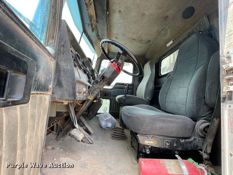 image for item DN5069 1998 Kenworth T800  semi truck