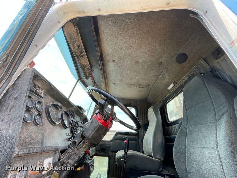 image for item DN5069 1998 Kenworth T800  semi truck