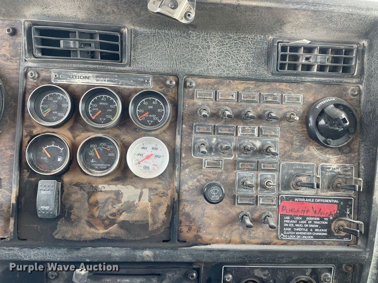 image for item DN5069 1998 Kenworth T800  semi truck