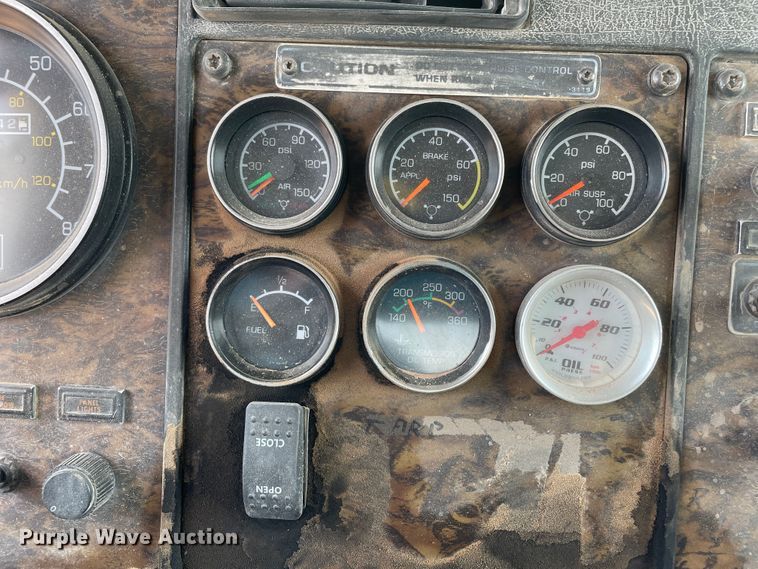 image for item DN5069 1998 Kenworth T800  semi truck