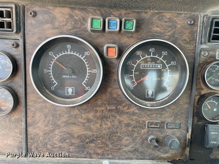 image for item DN5069 1998 Kenworth T800  semi truck