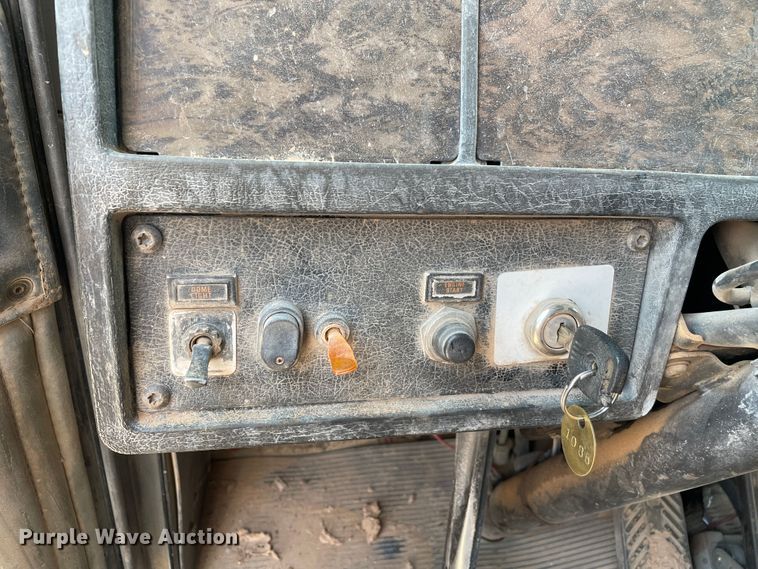 image for item DN5069 1998 Kenworth T800  semi truck