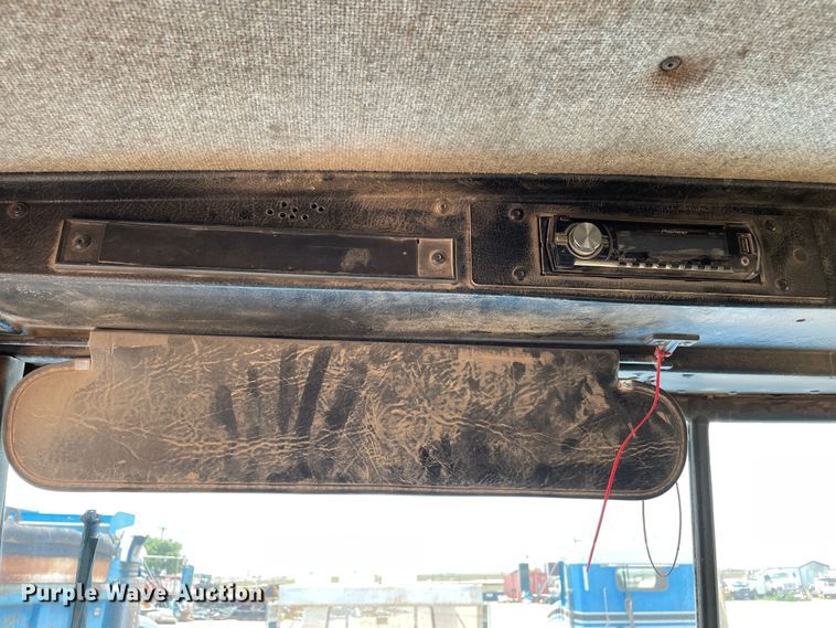 image for item DN5069 1998 Kenworth T800  semi truck